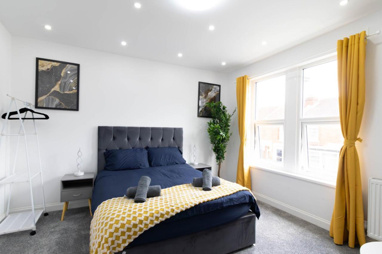 Open Mind Property - 6 Luxury Bedrooms With Free Parking Portsmouth Exterior foto